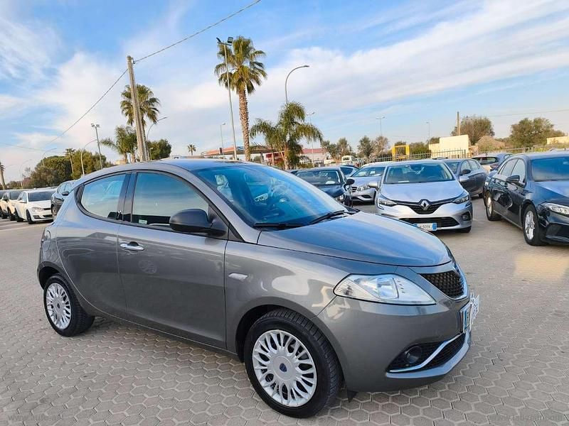 Usata Lancia Ypsilon S 95 CV (69 kW) 2017 Grigio Utilitaria
