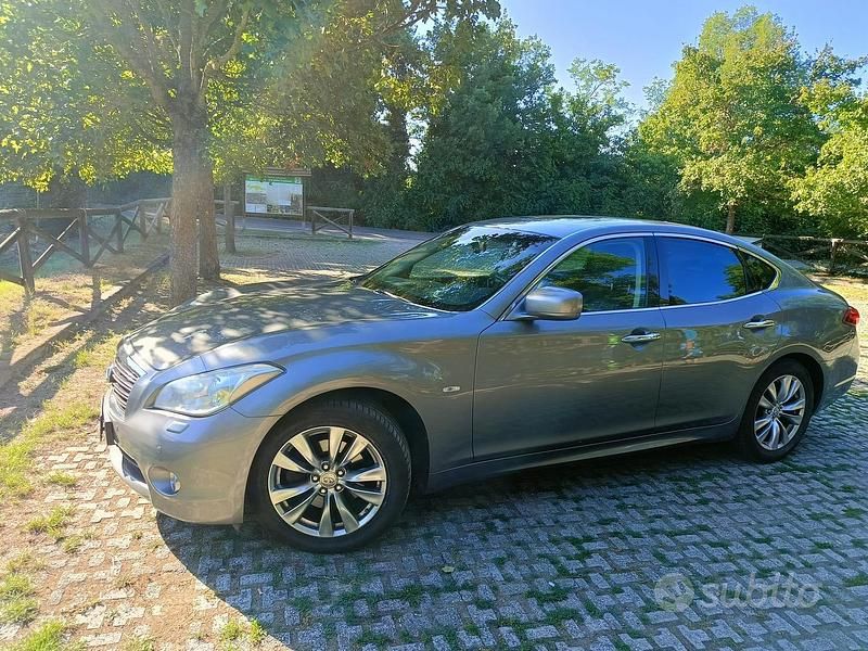 Usata Infiniti M30 Premium 238 CV (175 kW) 2013 Grigio Coupé