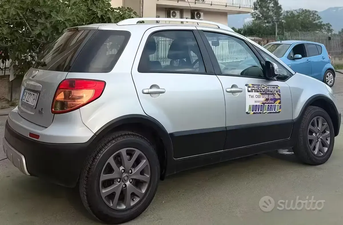 Usata Fiat Sedici 107 CV (78 kW) 2012 Grigio SUV