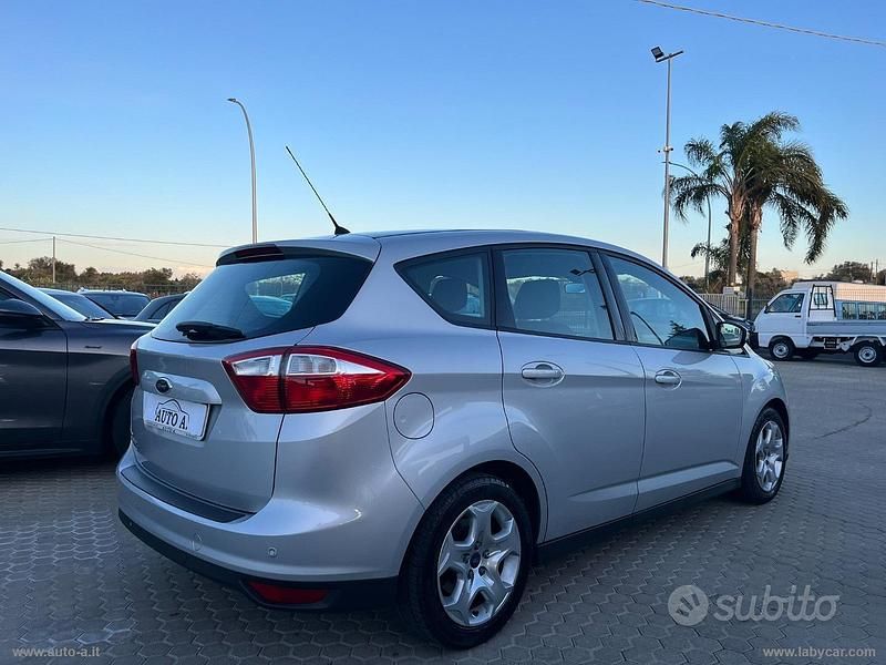 Begagnad Ford C-MAX Titanium 95 HK (69 kW) 2015 Grå Minibuss