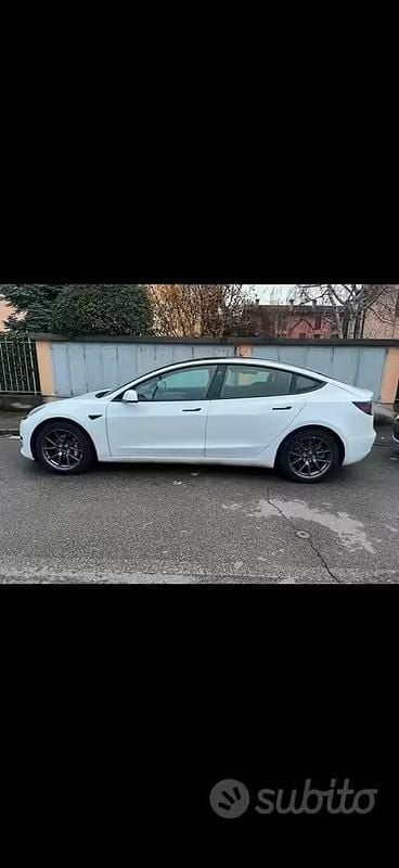 Usata Tesla Model 3 Standard Range 235 kW (320 CV) 2023 Bianco Berlina