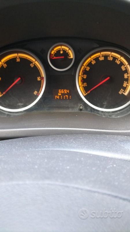 Nero Usata 2012 Opel Corsa Due volumi | 3500 € (Ottimo prezzo) - Immagine 1/4