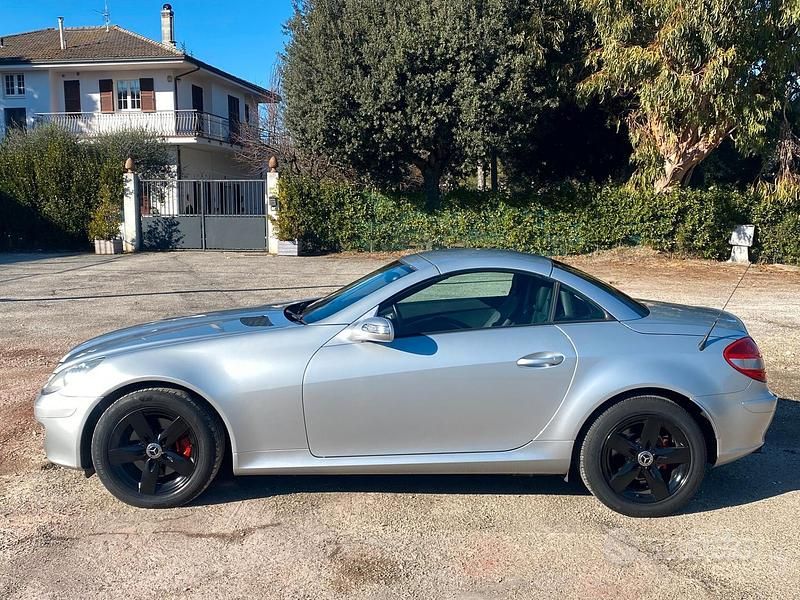 Usata Mercedes SLK280 231 CV (169 kW) 2006 Grigio Cabrio