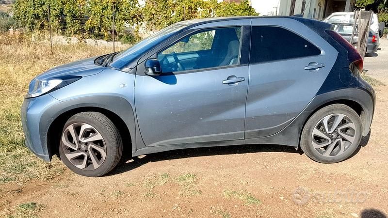 Usata Toyota Aygo X 72 CV (52 kW) 2025 Grigio SUV