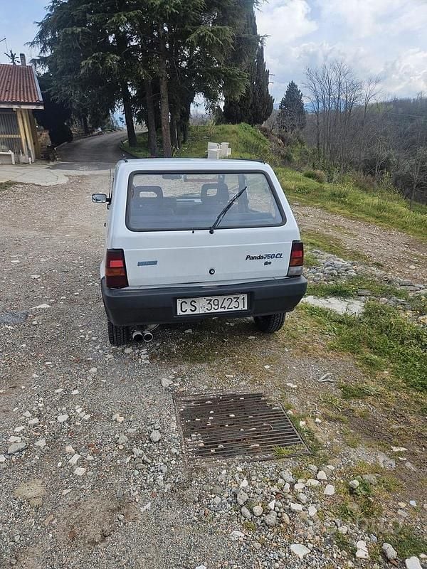 Usata Fiat 750 34 CV (25 kW) 1987 Berlina