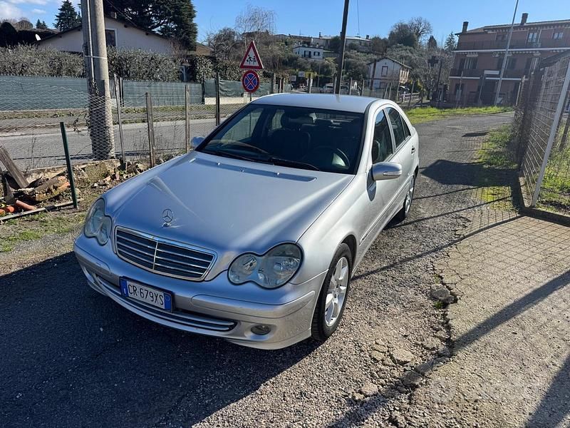 Usata Mercedes C200 Classic 122 CV (89 kW) 2004 Grigio Berlina