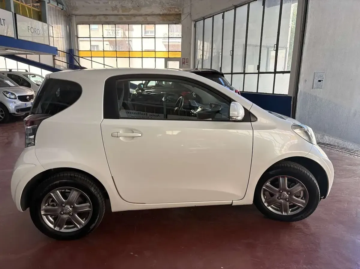 Usata Toyota iQ Sol 68 CV (50 kW) 2009 Bianco Utilitaria