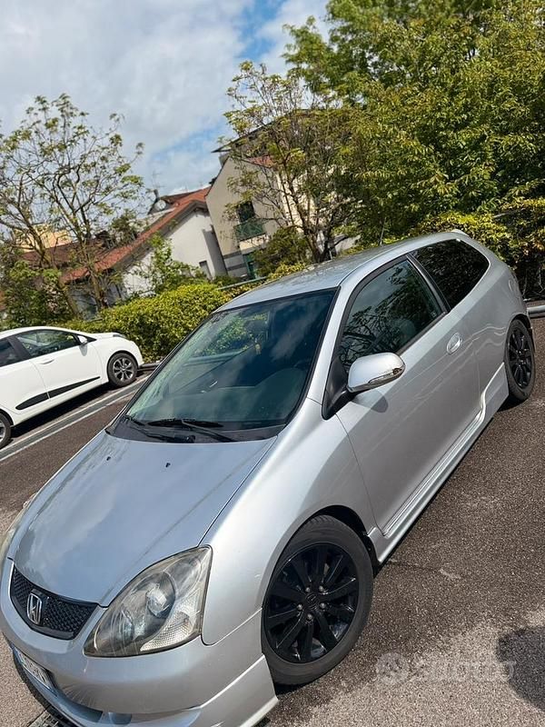 Usata Honda Civic 100 CV (73 kW) 2004 Grigio Berlina
