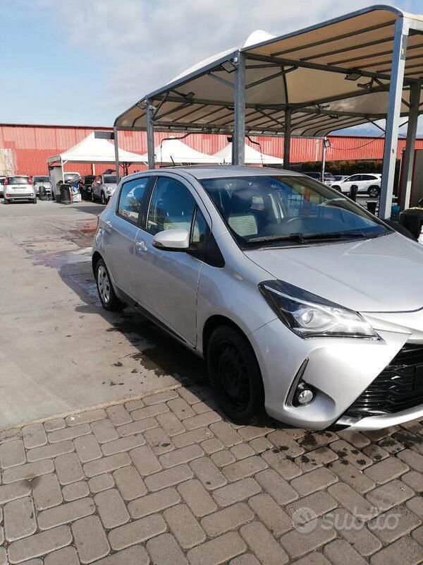 Usata Toyota Yaris 2017 Grigio Berlina