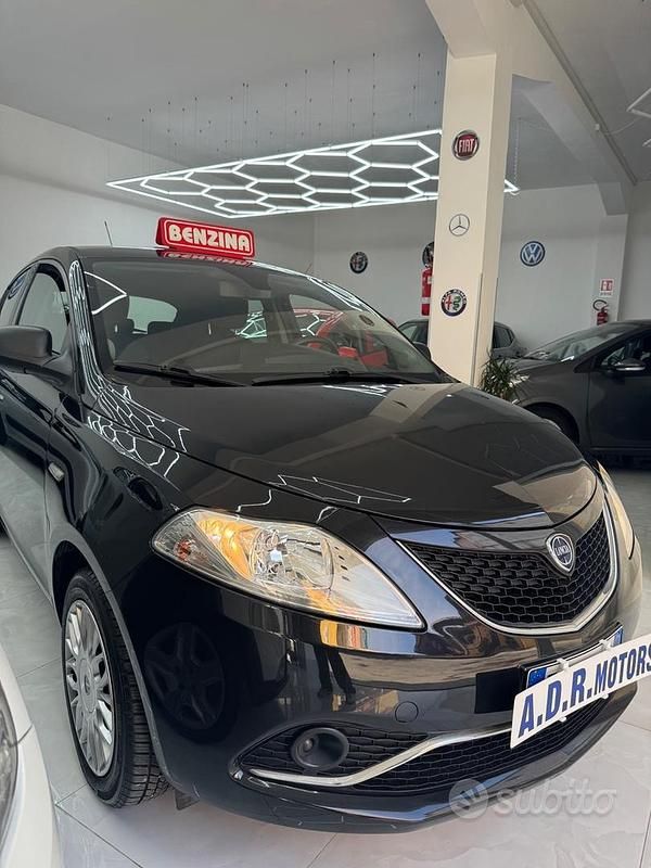 Usata Lancia Ypsilon Platinum 69 CV (50 kW) 2018 Nero Utilitaria