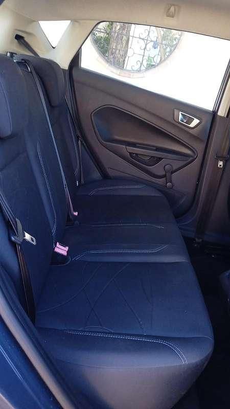 Usata Ford Fiesta 75 CV (55 kW) 2015 Grigio Berlina