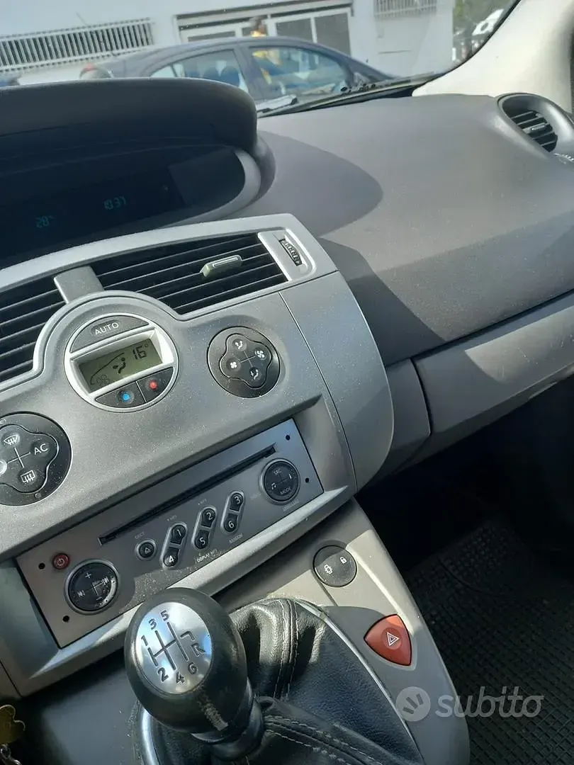 Usata Renault Scenic E-Tech 130 CV (95 kW) 2009 Grigio Monovolume