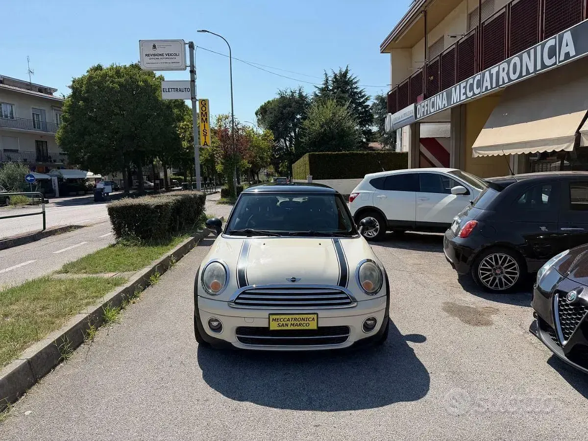 Usata Mini Cooper D 109 CV (80 kW) 2008 Bianco Utilitaria