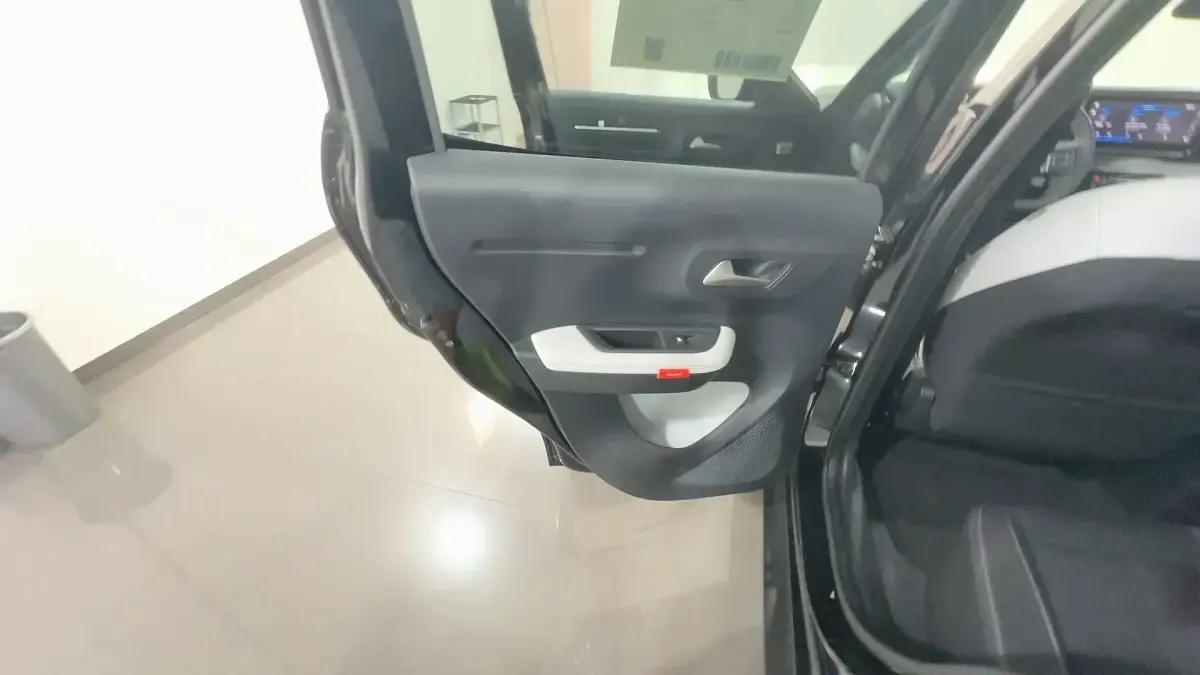 Usata Citroën e-C3 52 kW (72 CV) 2025 Pearl black metallizzato