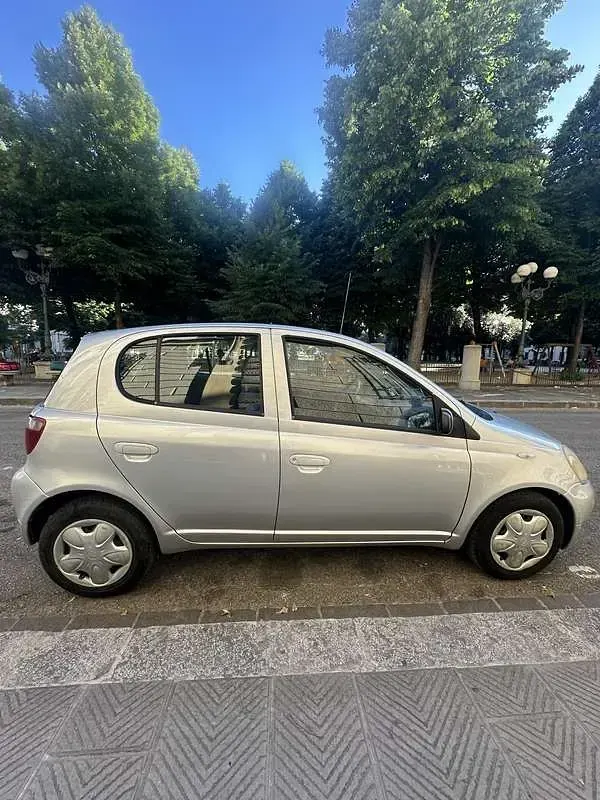 Usata Toyota Yaris Sol 68 CV (50 kW) 2001 Berlina