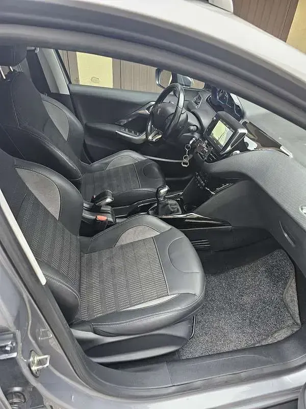 Usata Peugeot 2008 Allure 102 CV (75 kW) 2019 SUV