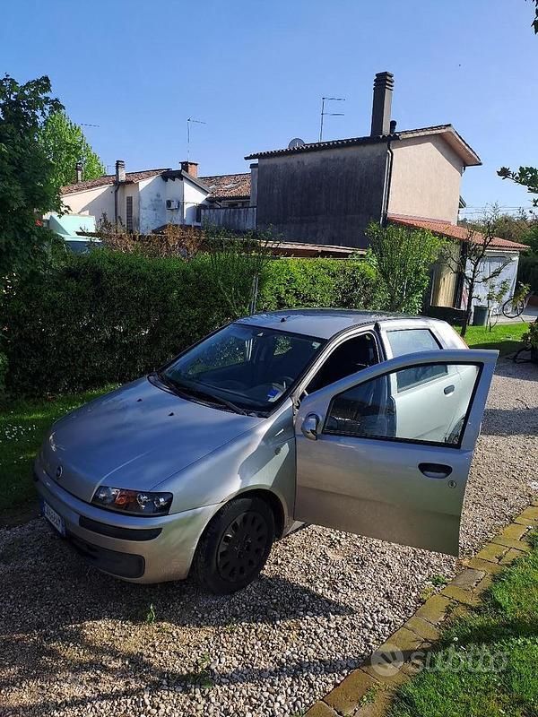 Usata Fiat Punto 80 CV (58 kW) 2002 Grigio Utilitaria