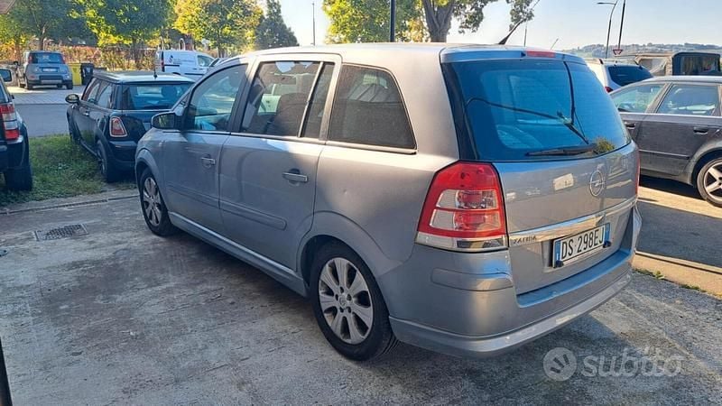 Usata Opel Zafira Cosmo 140 CV (102 kW) 2008 Blu Monovolume