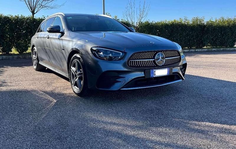 Usata Mercedes E300 Premium 194 CV (142 kW) 2020 Grigio Station wagon
