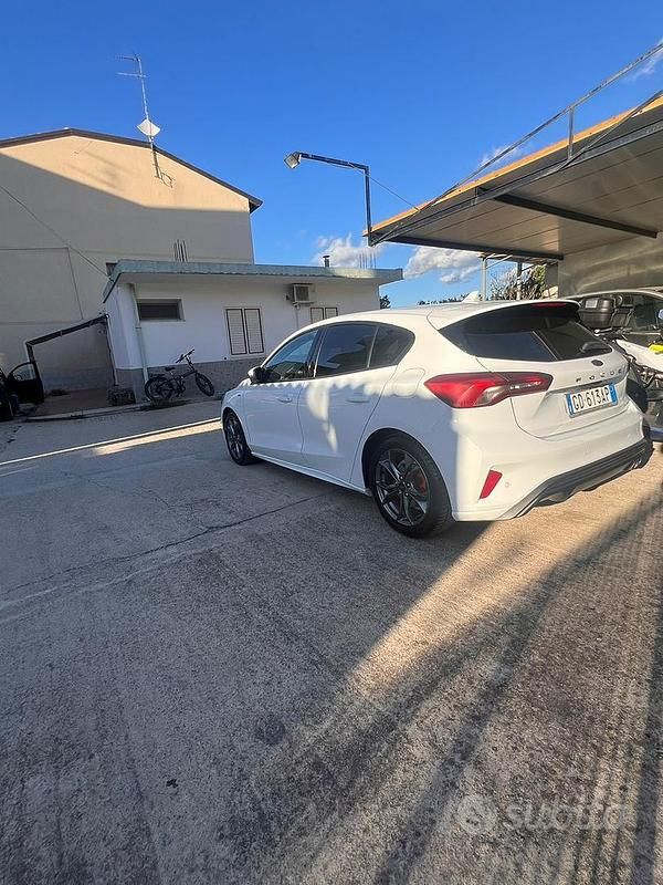 Usata Ford Focus ST-Line 120 CV (88 kW) 2020 Bianco Berlina