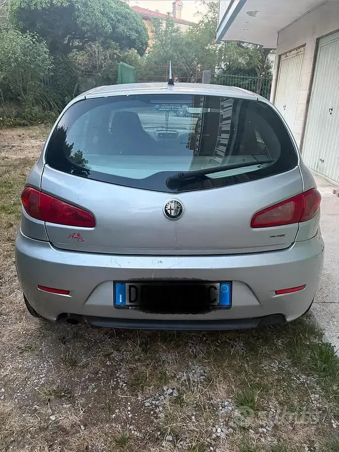 Usata Alfa Romeo 147 120 CV (88 kW) 2008 Grigio Utilitaria