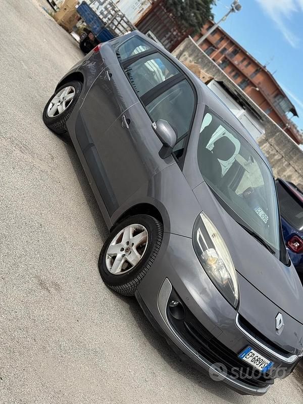 Usata Renault Scénic III XMOD 110 CV (80 kW) 2013 Grigio Monovolume