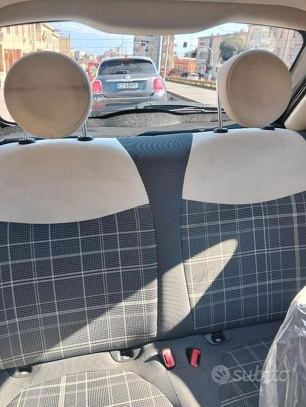 Begagnad Fiat 500 Lounge 69 HK (50 kW) 2018 Grå Sedan