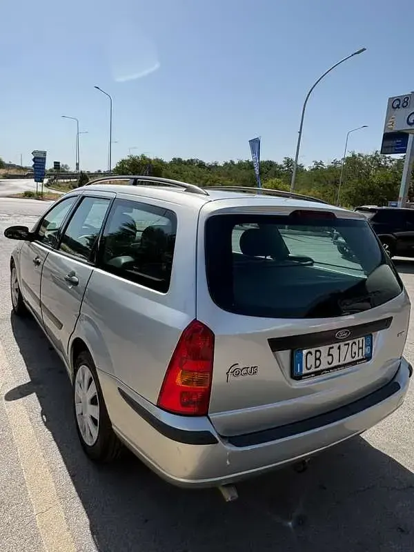 Usata Ford Focus Ambiente 90 CV (66 kW) 1999 Station wagon