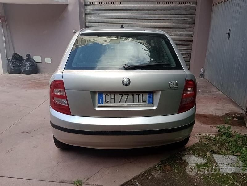 Usata Skoda Fabia 54 CV (39 kW) 2003 Grigio Berlina