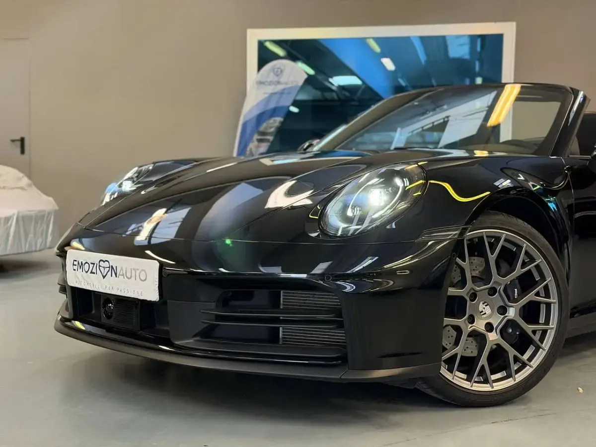 Usata Porsche 911 Carrera Cabriolet 394 CV (289 kW) 2025 Nero jet met Cabrio