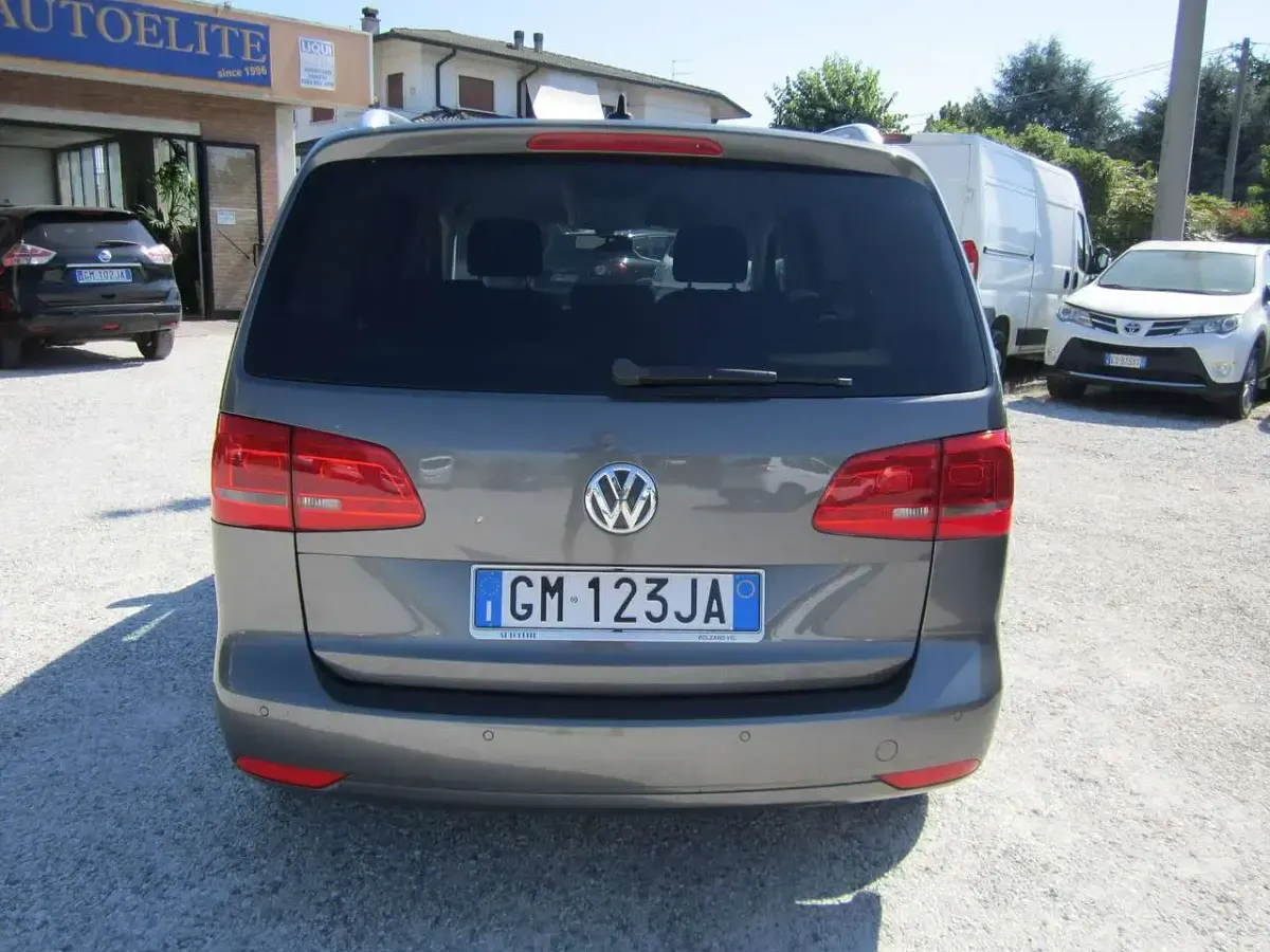 Usata VW Touran Comfortline 105 CV (77 kW) 2014 Grigio Monovolume