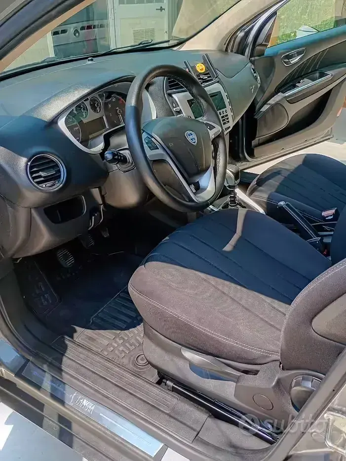 Usata Lancia Delta 120 CV (88 kW) 2008 Utilitaria