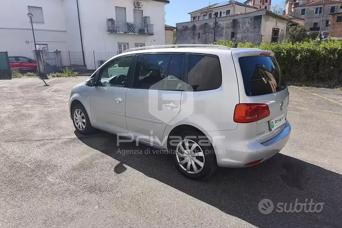 Begagnad VW Touran Comfortline 150 HK (110 kW) 2015 Grå Minibuss