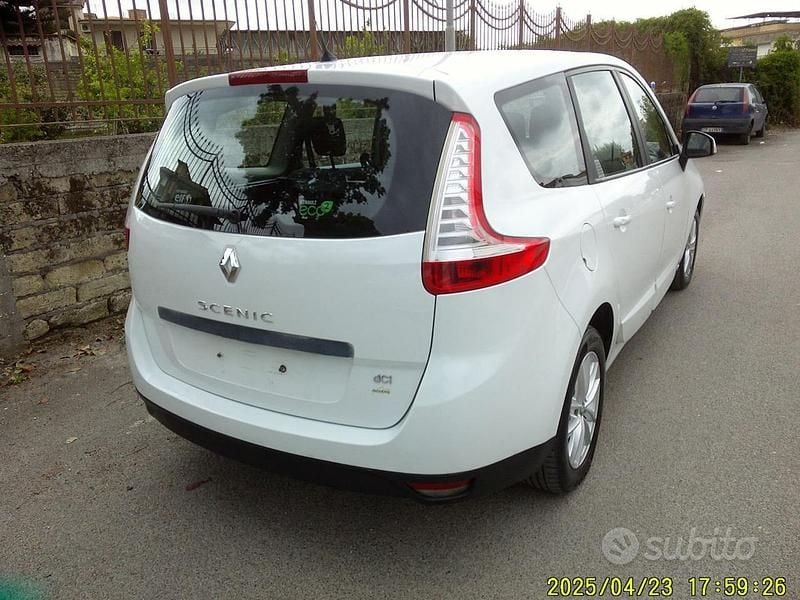Usata Renault Scénic III 110 CV (80 kW) 2014 Bianco Monovolume