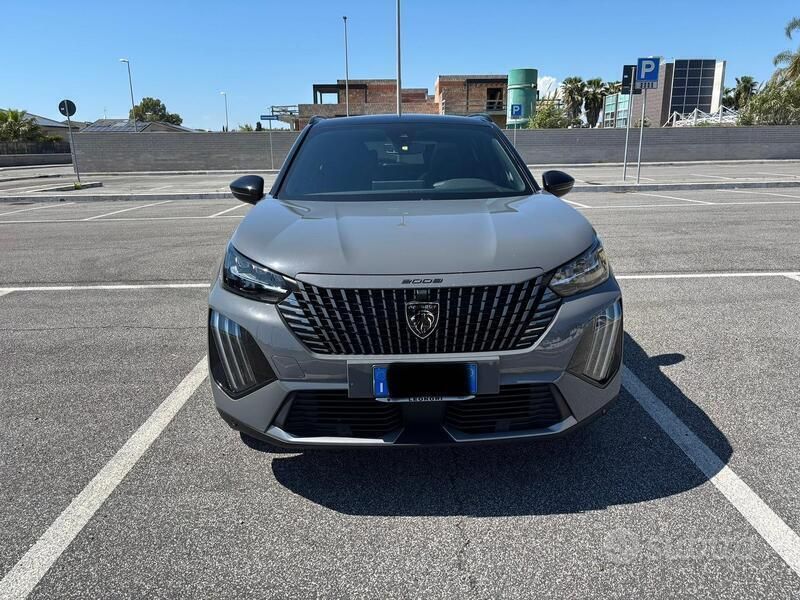 Usata Peugeot e-2008 GT 114 kW (156 CV) 2023 Grigio SUV