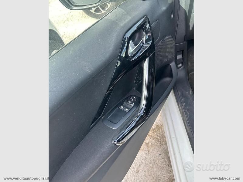 Usata Peugeot 208 Allure 83 CV (61 kW) 2019 Bianco Utilitaria