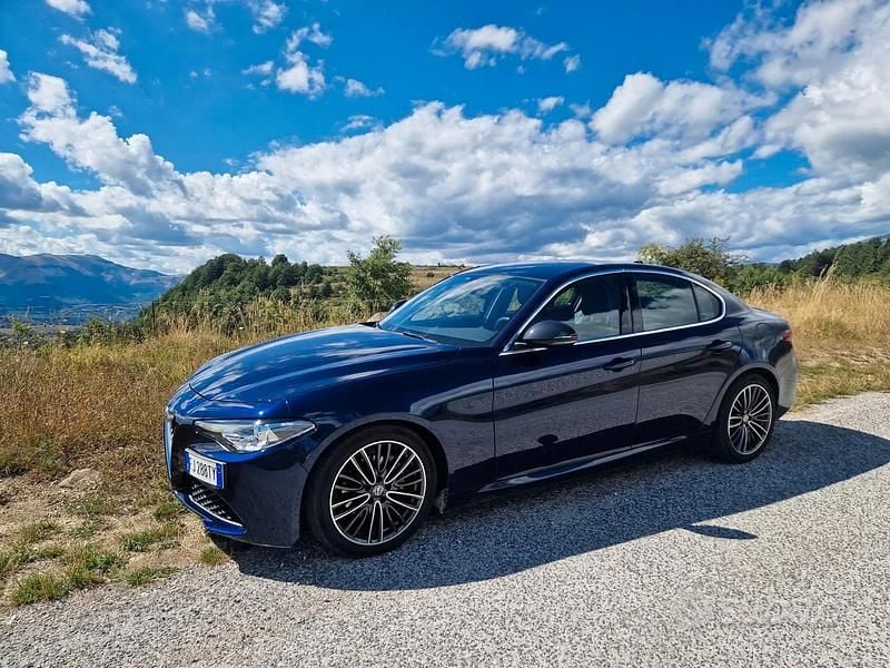 Blu Usata 2017 Alfa Romeo Giulia Super Tre volumi | 13.000 € - Immagine 1/4