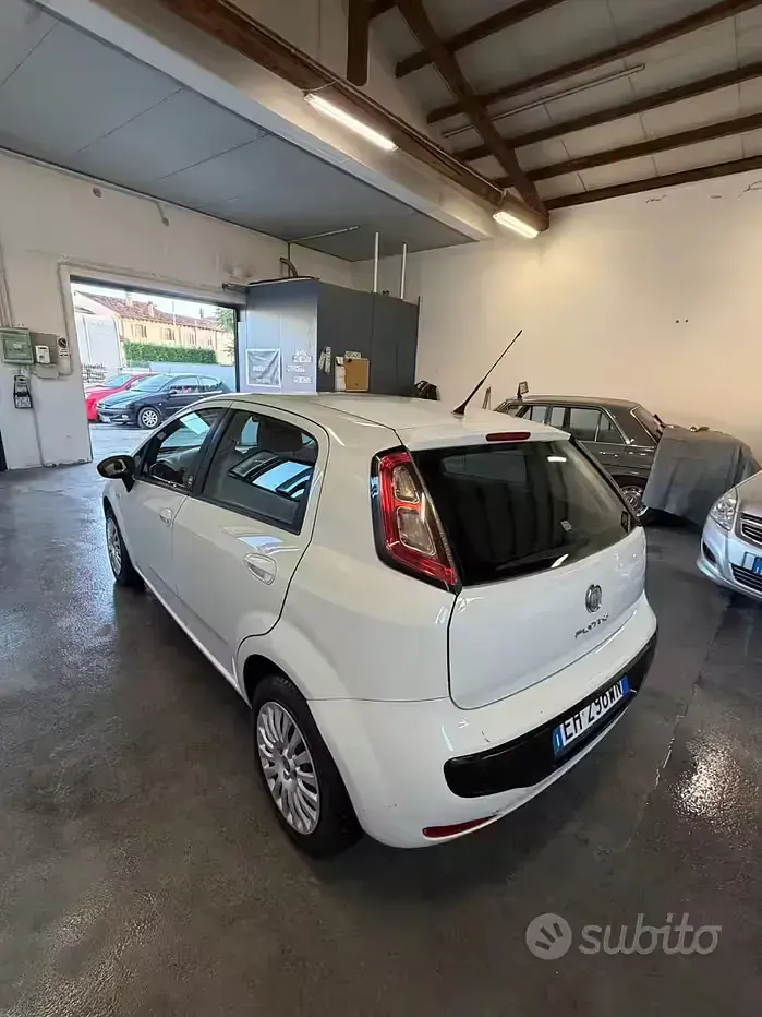 Usata Fiat Punto Classica 60 CV (44 kW) 2011 Bianco Utilitaria
