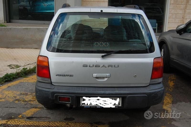Usata Subaru Forester 122 CV (89 kW) 1998 Grigio SUV