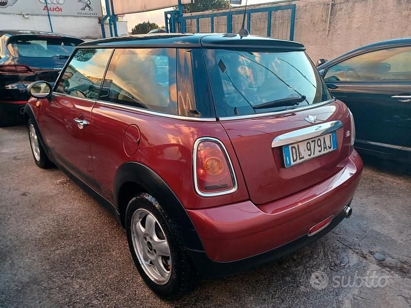 Begagnad Mini Cooper 90 HK (66 kW) 2007 Röd Halvkombi