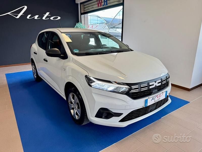 Usata Dacia Sandero Essentiel 101 CV (74 kW) 2024 Bianco Berlina