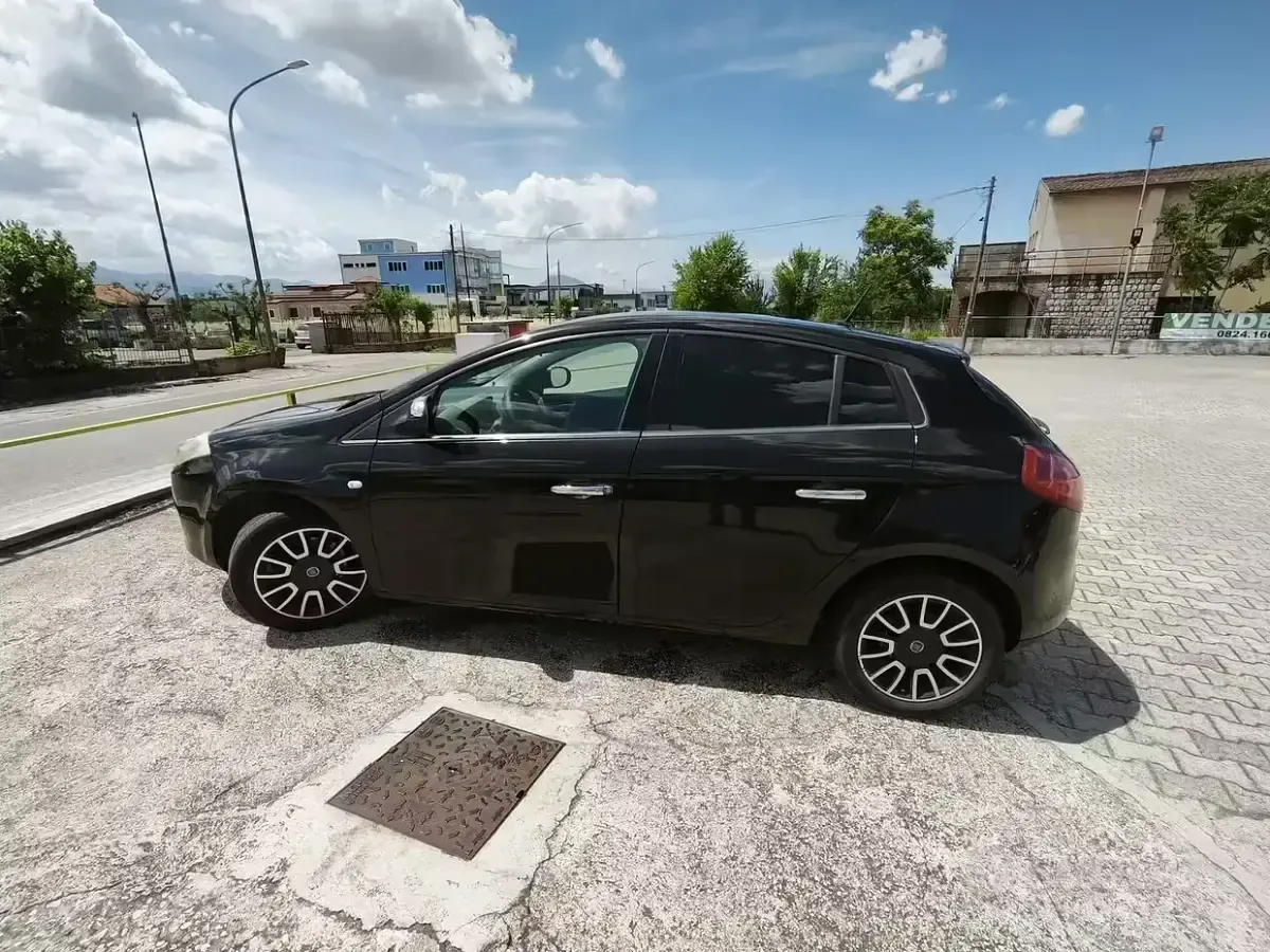 Usata Fiat Bravo 120 CV (88 kW) 2011 Nero Utilitaria