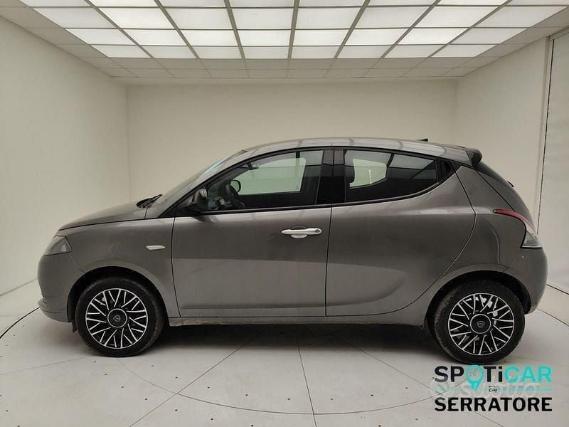 Begagnad Lancia Ypsilon S 70 HK (51 kW) 2024 Grå Halvkombi