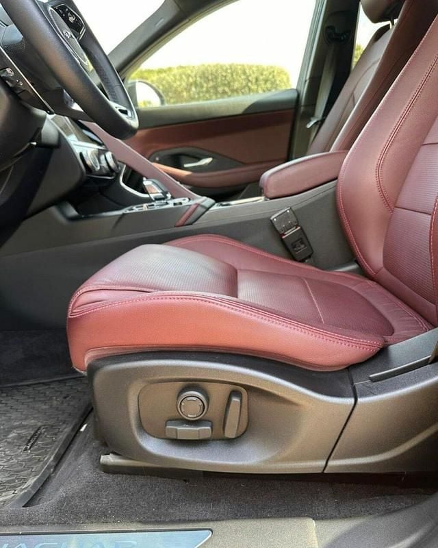 Usata Jaguar E-Pace R-Dynamic 163 CV (119 kW) 2024 Grigio SUV