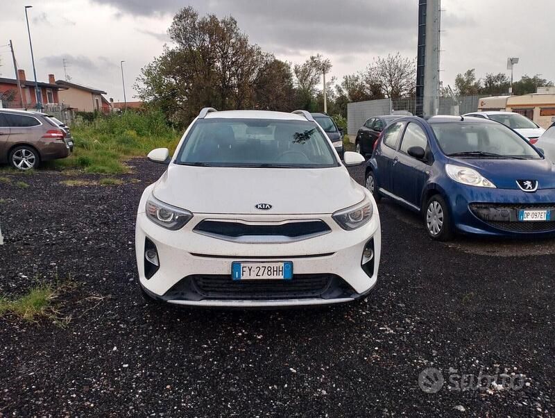 Bianco Usata 2019 Kia Stonic SUV | 10.999 € (Buon prezzo) - Immagine 1/4