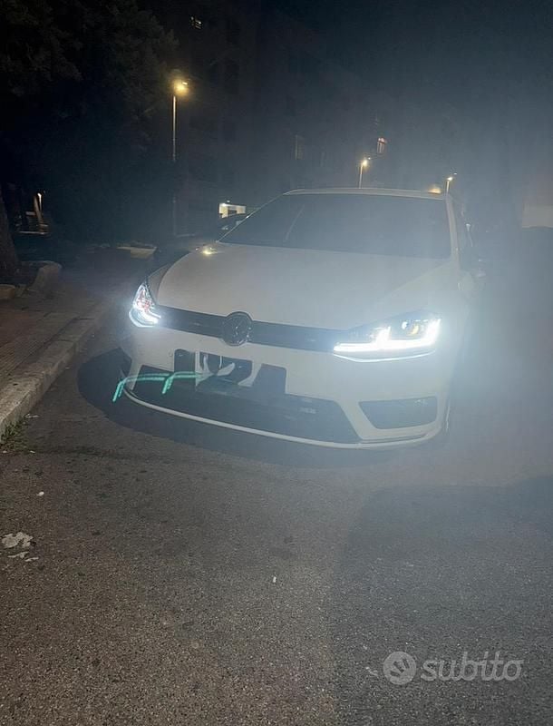Bianco Usata 2016 VW Golf VII R-line Tre volumi | 12.000 € (Buon prezzo) - Immagine 1/3
