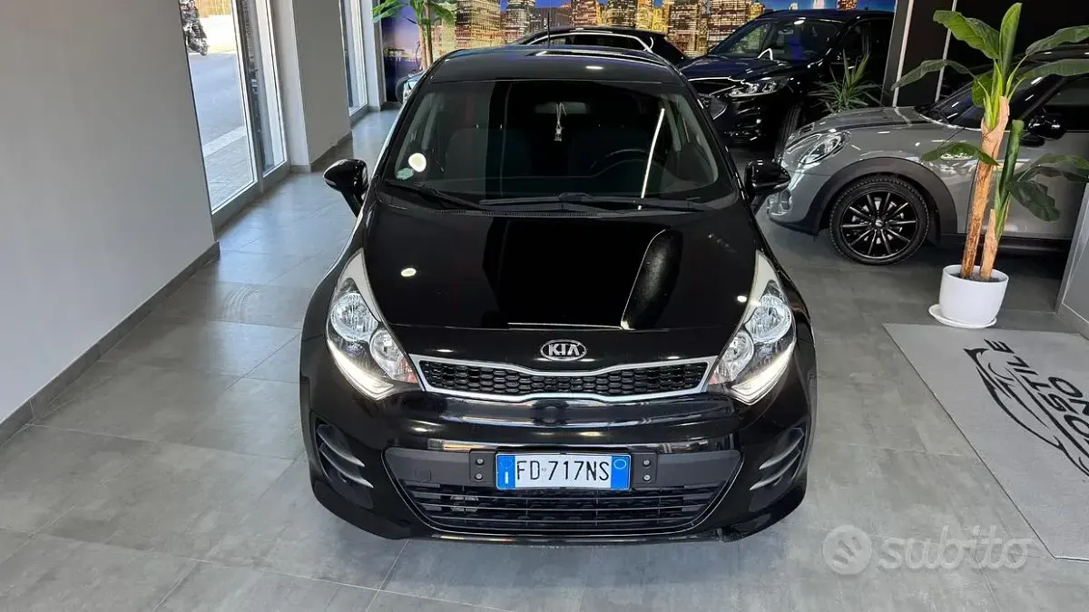 Usado Kia Rio 75 HP (55 kW) 2016 Preto Citadino