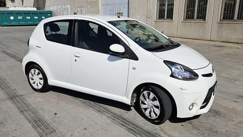 Usata Toyota Aygo Connect Style 68 CV (50 kW) 2012 Utilitaria