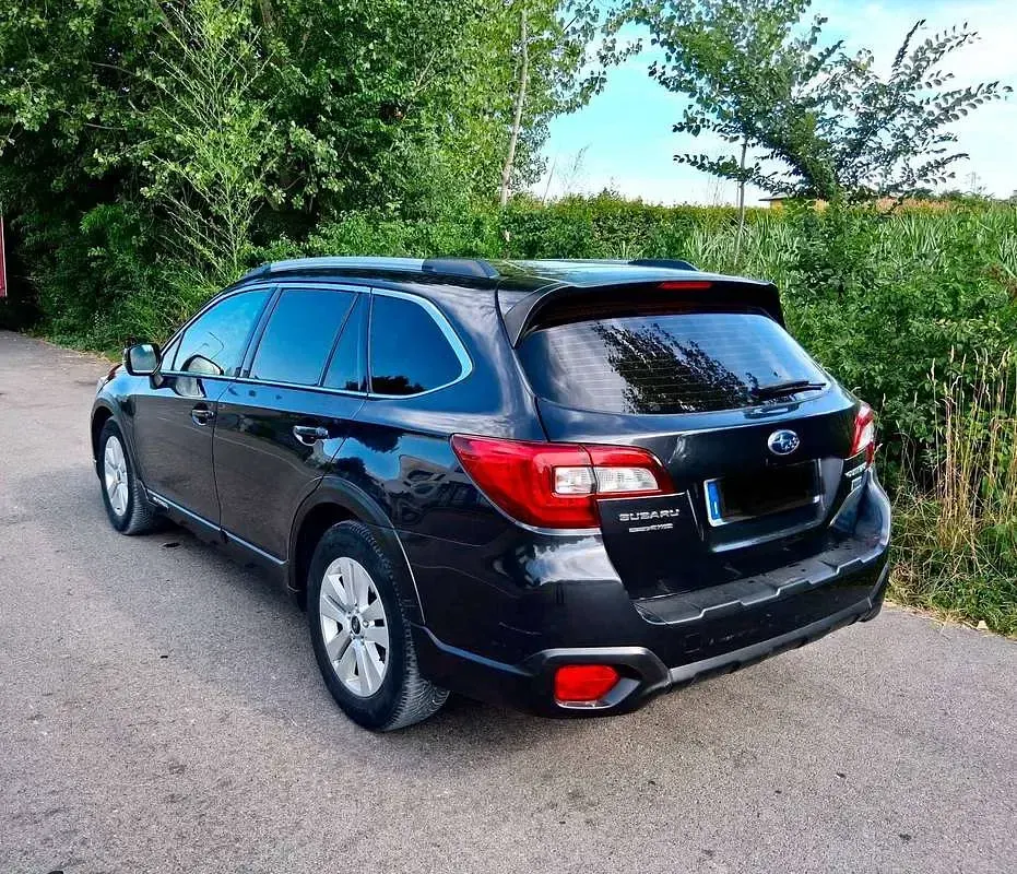 Usata Subaru Outback 150 CV (110 kW) 2016 Nero Station wagon