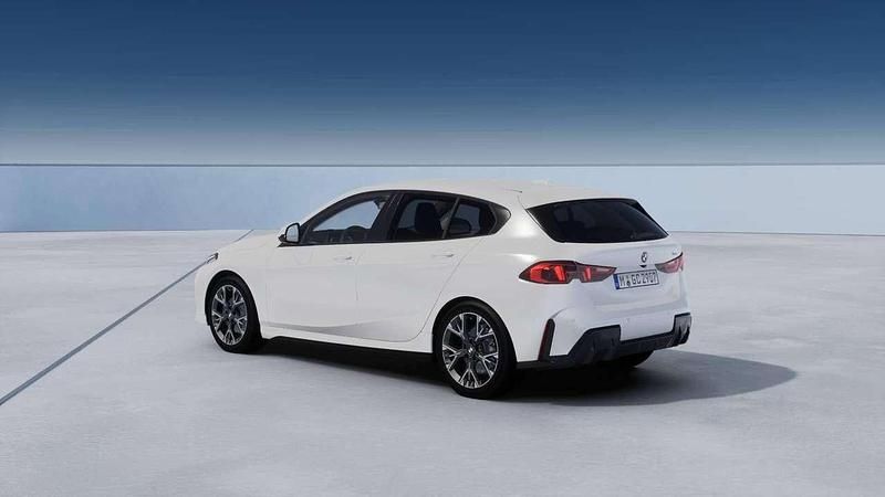 Nuova BMW 118 M Sport 150 CV (110 kW) 2026 Alpin white Utilitaria